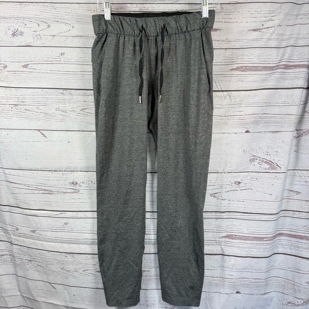 Lululemon On the Fly Pants 7/8 Length Heathered Size 4 (has a hole)